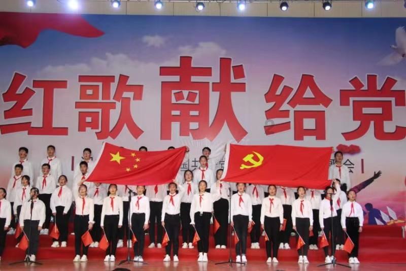 【问政问需在基层】罗治章代表:当好村庄“家长” 志愿陪送老人看病